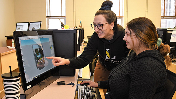 Rochelle Horne teaching in the classroom