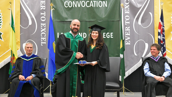 Frances Yu receiving her medal