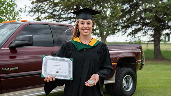 Stephanie Ullrich with her diploma and medal