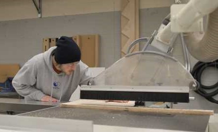 carpentry apprentice cross cutting