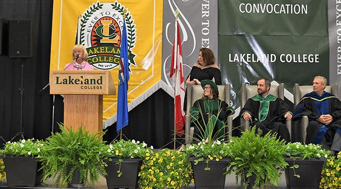 Marilyn addresses the graduating class of 2023 at convocation.