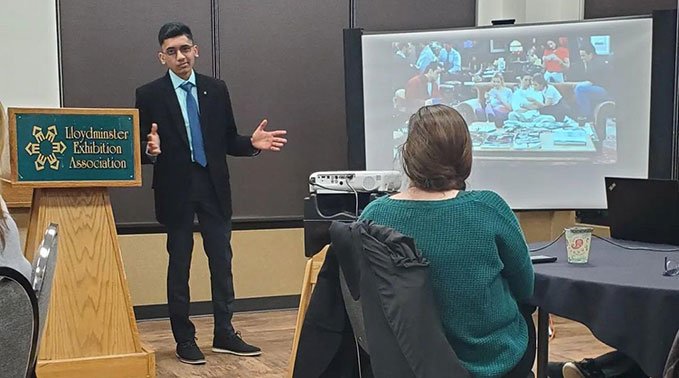 Jay Shah presents at a Gamechanger event