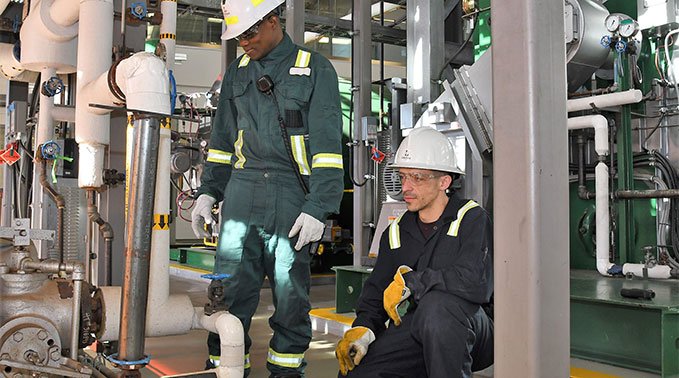 two students in Energy Centre