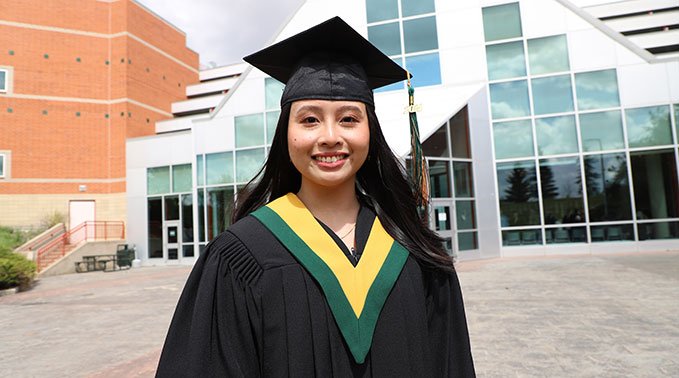 2024 Grad Mariel Macaya