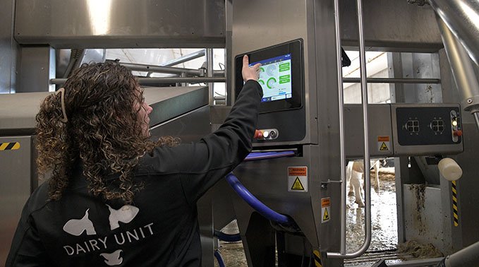 Auto milking parlour