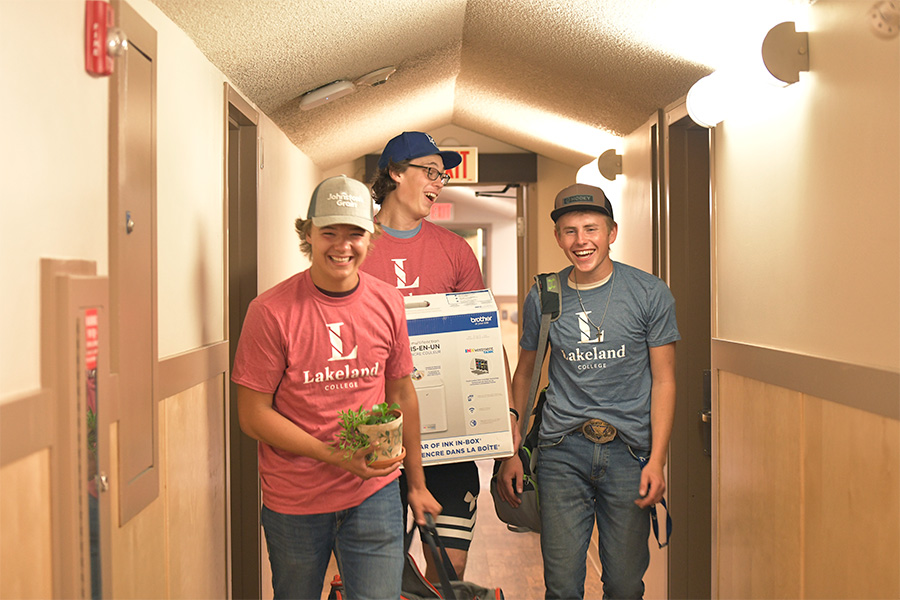Students moving into Vermilion residence