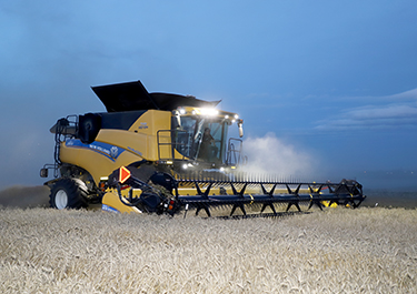 Crop students are hastily finishing their harvest season using the New Holland CR8.90 combine. Crop students are hastily finishing their harvest season using the New Holland CR8.90 combine.