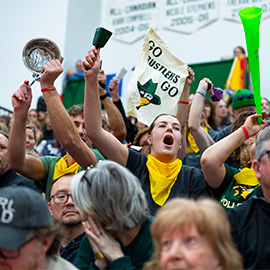 Students cheering on Rustlers