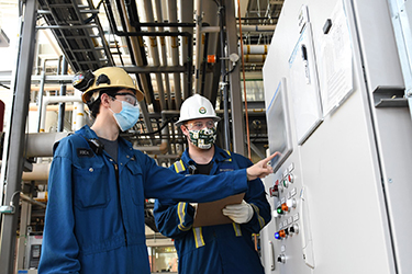 Lakeland instructor watches power engineering student in the Energy Centre.