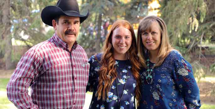 Quinn Hlus and her parents