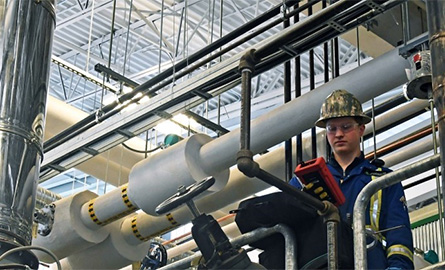 two students in Energy Centre