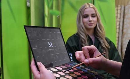 esthetician student starting makeup application