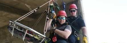 2 students doing a rope rescue